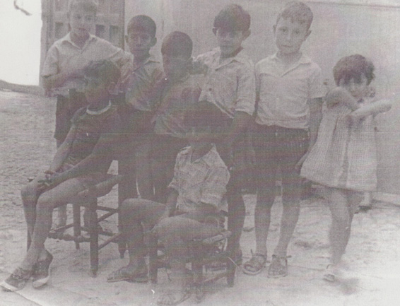 Vecinos y Amigos en la Casa de Cervantes. Año 1970.