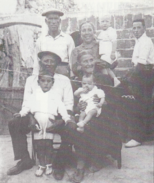 Bautizo. Foto familiar. Año 1948.